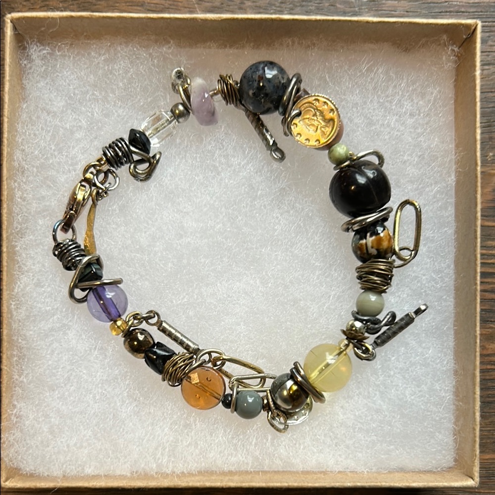 Vintage Metal Charm and Beads Charm Bracelet - Picture 1 of 4